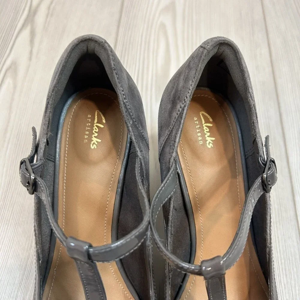 Ladies Clarks Court Heel Shoes Chorus Pitch Gray Size 10 Suede T Strap 9.5 - Picture 4 of 8